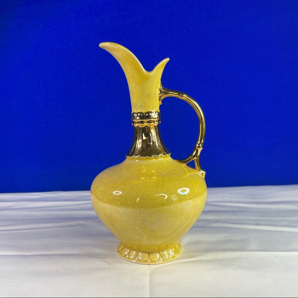 Vintage Warranted 22 KT. Karat Gold Handle Vase Yellow Swirls